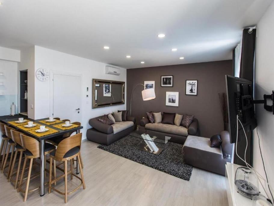 Bleu - Three Bedroom With Balcony And View Apartman *