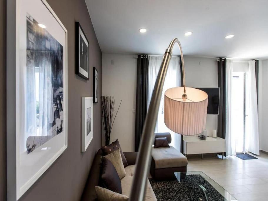 Bleu - Three Bedroom With Balcony And View *