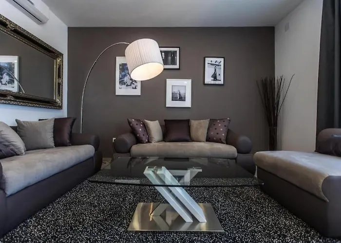 Bleu Villa - Three Bedroom Villa With Balcony And City View
