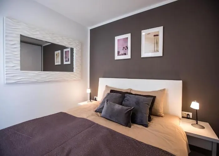 Bleu Villa - Three Bedroom Villa With Balcony And City View