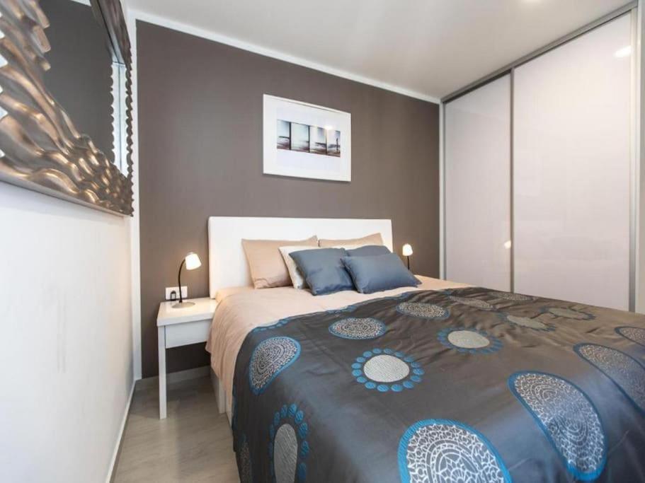 Apartment Bleu - Three Bedroom With Balcony And View