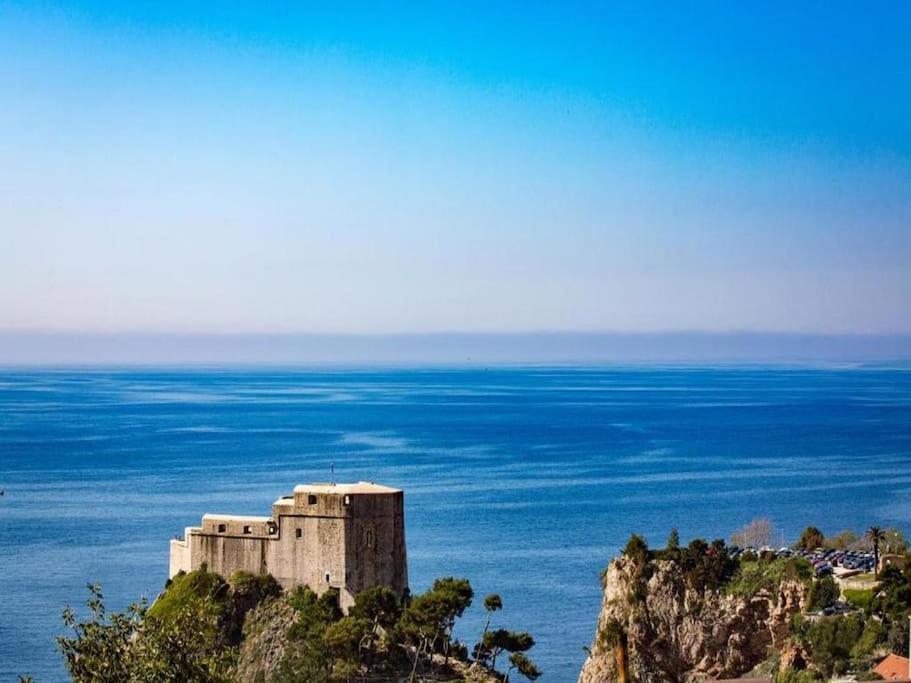 Bleu - Three Bedroom With Balcony And View